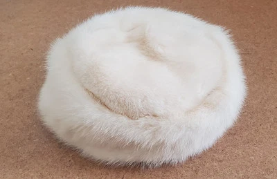 Sombrero pastillero vintage de piel de visón marfil de diseñador talla mediana Foto 1 de 4