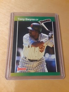1989 Donruss #128 TONY GWYNN San Diego Padres Baseball Card, Outfield, HOF. (NM)