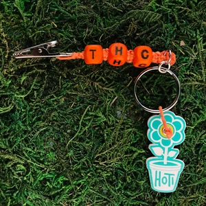 HOTI Cáñamo Hecho a Mano THC Naranja Madera Cuentas Llavero Cucaracha Clip ATM Grabador de Tarjetas - Imagen 1 de 3