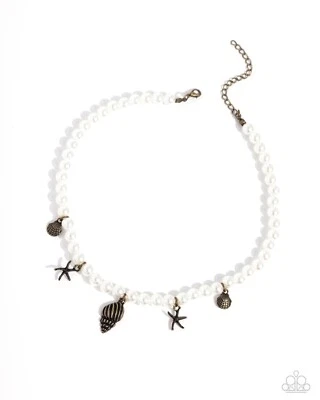 Paparazzi Beachcomber Beauty - Latón - Perlas Blancas - Estrella de Mar, Cuello Conchas Marinas Foto 1 de 3