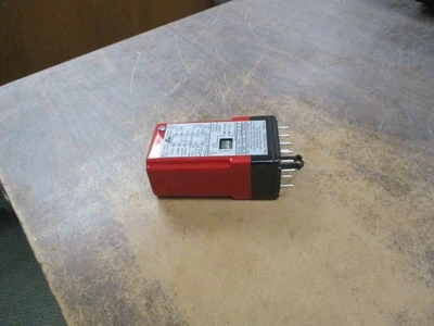 Red Lion Controls Pulse Rate to Analog Converter PRA1-L031 115V 50/60Hz Used - Image 1 of 4