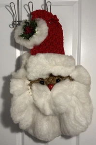 Vintage MCM Mid Century Weihnachtsdeko 26”x 17” Makramee Weihnachtsmann Wanddeko - Bild 1 von 8