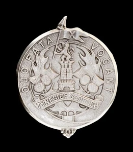 Insignia de gorra Tyneside escocesa primer patrón plata con sello - Imagen 1 de 1