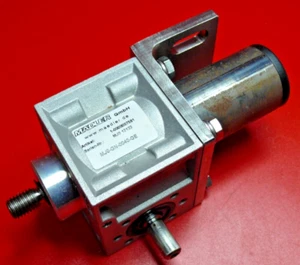 MÄDLER Spindelhubgetriebe Getriebe Mod. MJ0-GN-0040-GE NEU - Picture 1 of 3