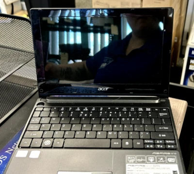 Acer ASPIRE one D255-2691 10.1" Netbook AS IS! PARTS ONLY! - Image 1 of 4