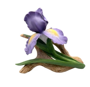 Vintage 1984 Andrea Purple Mere Iris Keramik Figur (kleiner Nick auf Blütenblatt) - Bild 1 von 11