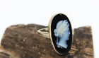 Bague caméo vintage en or blanc 14 carats agate sculptée taille 6 3/4