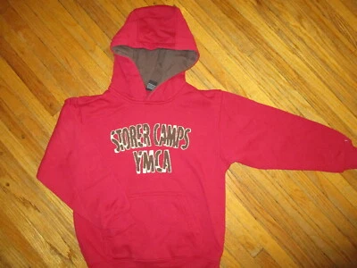 SUDADERA CON CAPUCHA CAMP STORER Rojo Oscuro Retro Cosido Letras JUVENTUD PEQUEÑA 8-10 Foto 1 de 4