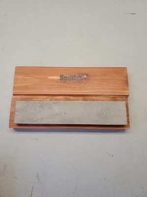De Colección Smiths Gris Claro Piedra de Afilar Caja de Madera Cuchillo Herramienta Piedra de Afilar Foto 1 de 4