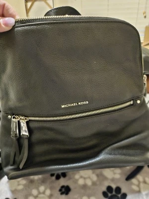 MICHAEL KORS RHEA MOCHILA MEDIANA CREMALLERA BOLSO DE VIAJE MK CUERO NEGRO DORADO Foto 1 de 4