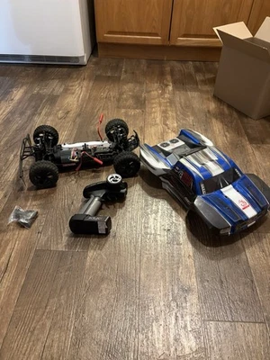 Redcat 4x4 Blackout radio control SCT  Runs Perfect With Battery Look!! 1/10 - Image 1 of 4