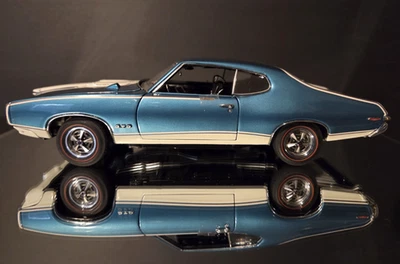 RARE!  Danbury Mint:   1969 Pontiac GTO Coupe, Blue/White Stripe, 1:24 Diecast - Image 1 of 4