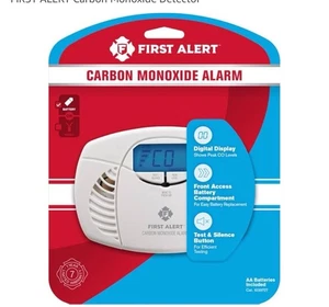 First Alert Carbon Monoxide Detector Battery Operated Easy Access Button - Picture 1 of 3