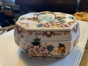 Vintage hand painted ceramic trinket box w/copper Handle. Artist signed - Picture 1 of 12