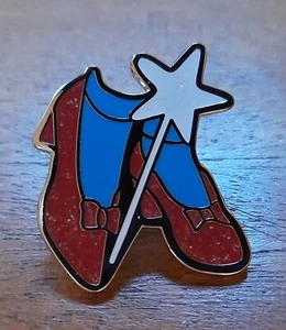 Wizard Of Oz Red Ruby Slippers Pin Badge Brooch Dorothy Witch Metal Glitter Gift - Picture 1 of 2