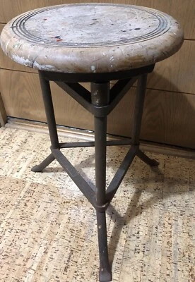 Taburete de 3 patas de acero ajustable Ever-Hold Campbell Corporation de colección Foto 1 de 4