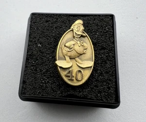 Disney Cast Member Service Award - 40 Forty Years Donald Duck (3rd Version) Pin - Bild 1 von 4