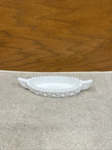 "Plato de baratija vintage de vidrio de leche blanco para canoa bote prensado 8,5""" - Imagen 1 de 6