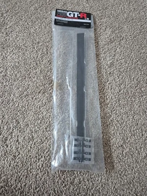 1/8 SCALE EAGLEMOSS BUILD YOUR OWN THE NISSAN R35 GT-R CAR ISSUE 66 - Image 1 of 3