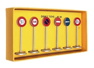 Atlas Editions Dinky Toys 40 - Set Of 6 Traffic/Road Signs - Picture 1 of 5