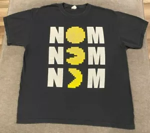 Pac-Man Nom Nom Nom T-Shirt HERREN XL Atari Videospiel Gamer Retro Vintage Herren - Bild 1 von 4