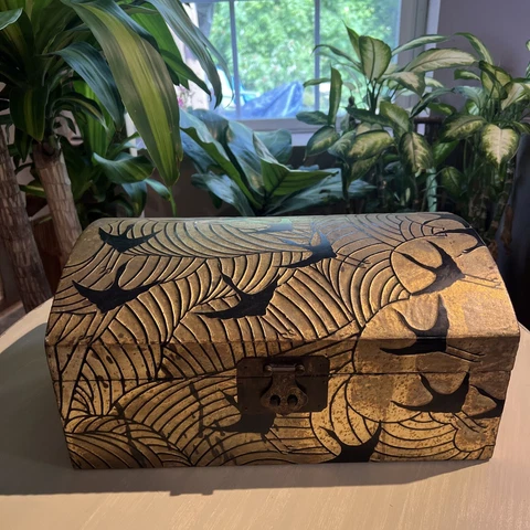 Ethan Allen Home Collection Vintage Wooden Chest  Gold/ Cranes Cover