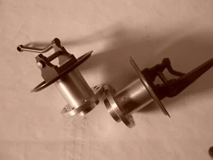 Achsschenkel-Radaufnahmen M1:8 - Bild 1 von 4