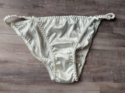 Bragas de bikini estilo vintage hechas a mano brillantes blanco puro XL satinado cuerda refuerzo satinado Foto 1 de 4