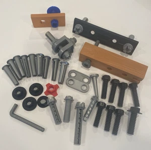 Konvolut Ersatz Spielzeug Schrauben Schrauben Muttern sortiert Spielzeug Werkzeug Zubehör - Bild 1 von 7