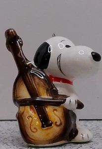 Vintage Peanuts Snoopy Playing Chelo Ceramic Ornament Nice Condition. - Picture 1 of 8