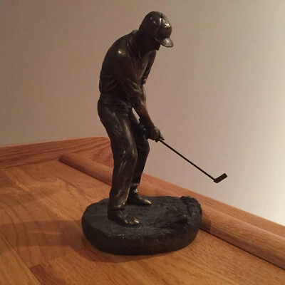 Estatuilla escultura deportiva pátina de bronce golfista masculina firmada y fechada © '98 - COMO NUEVA Foto 1 de 4
