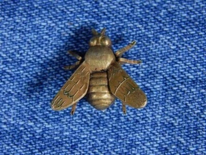 Broche/Pin Vintage Raro Único Personalizado Usado 3-D Latón Mosca Firmado por Artista - Imagen 1 de 2