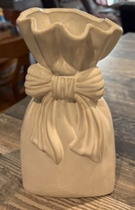 Ceramic Flower Bow White Decorative Vase NEW - Picture 1 of 5