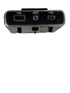 20 21 22 23 ALFA ROMEO GIULIA OEM USB HUB Port Receptacle USB C CHARGING - Picture 1 of 5