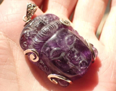 泉音女神吊坠 大号雕刻紫水晶 — 第 1/3 张图片