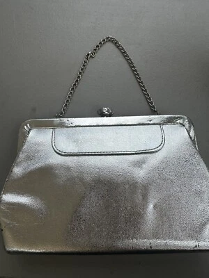 Bolso de Mano Vintage Plateado con Mini Cadena Cierre Rosa Foto 1 de 4