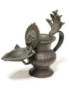 ANTIKE NEWAR NEPAL BRONZE SUKUNDA VISHNU GANESH ÖLLAMPE mit FÜNF NAGASSCHLANGEN - Bild 1 von 8