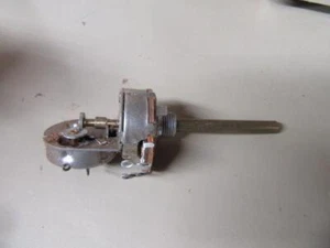 NOS RCA 118426 Potentiometer 1 Megohm With Double 90 Degree Angle Switch - Picture 1 of 6