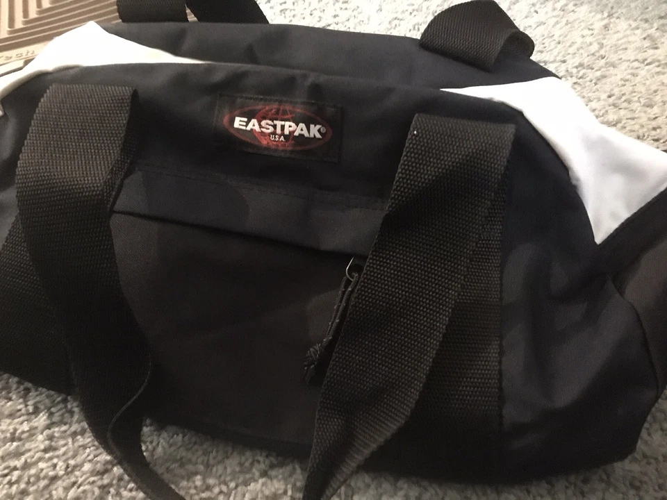 Bolsa de lona pequeña EastPak - negra/blanca Foto 1 de 4