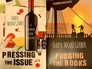 (2 LP sc) large print COOKBOOK NOOK bookstore Mystery by Daryl Wood GERBER - Imagen 1 de 3