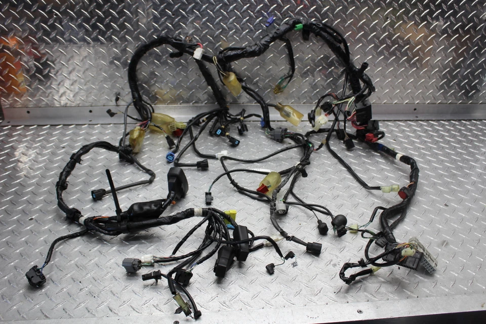 2007 HONDA ST1300 MAIN ENGINE WIRING HARNESS 32100-MCS-910 (HAS VIDEO) - Imagem 1 de 4