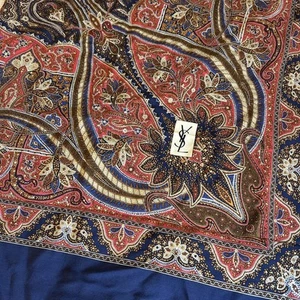 YVES SAINT LAURENT Large Silk Scarf 120×120cm Paisley Navy Red Gold YSL - Imagen 1 de 3