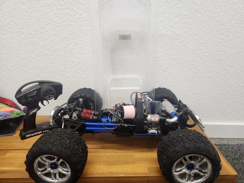 Traxxas Revo 3.3 полный привод готов к запуску NITRO Monster Truck работал дважды с новым неразрезанным кузовом - Изображение 1 из 4