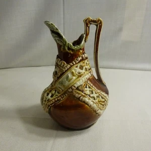 Majolika Stil Krug - braun mit cremefarbenem Design - GVC - Bild 1 von 9