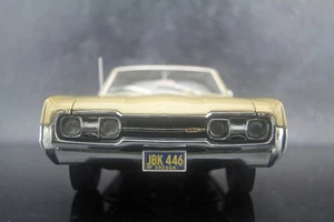 DCP HIGHWAY 61 CAR COLLECTORS CLUB 1967 Oldsmobile 442 Coupe Gold & Title 1:18 - Picture 1 of 24