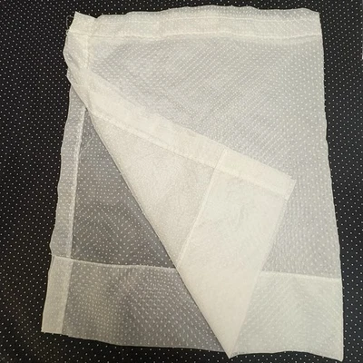 Conjunto curto de 2 painéis de cortina transparentes brancos suíços pontilhados JCPenny ponto branco 39w 23L - Imagem 1 de 4