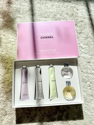 Chanel Chance Set de Crema de Manos Hidratante Perfumada ~3x20ml con EDT Posibilidad ~2x7.5ml Foto 1 de 4