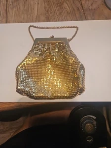 Forro de cartera de malla dorada Whiting & Davis, etiqueta, cadena cadena de 5"w &t cadena de 3 1/2" - Imagen 1 de 5