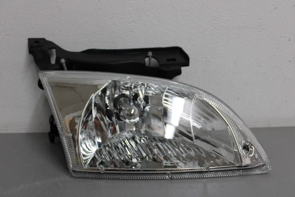 2000 2002 CHEVROLET CAVALIER RIGHT SIDE HEADLIGHT - Image 1 of 4