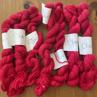 Hilo de algodón pintado a mano Claudia 7 madejas “cerezas” rojo/rosa oscuro Foto 1 de 4